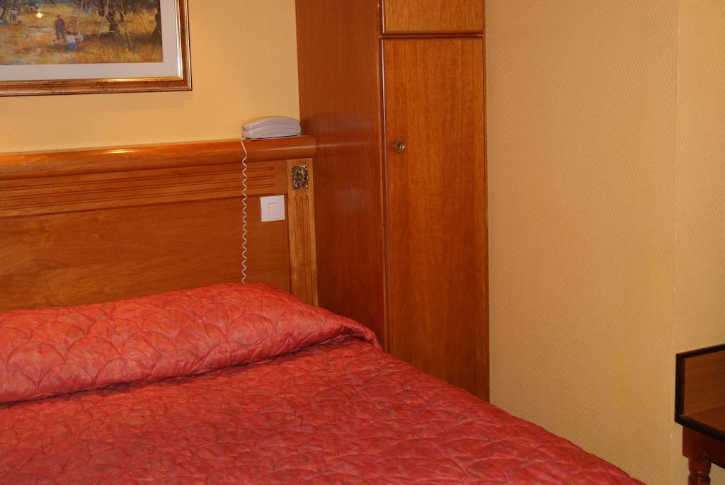 Hotel Courtonne Кан Екстериор снимка