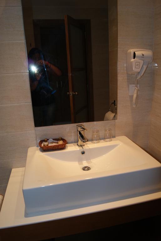 Hotel Courtonne Кан Екстериор снимка