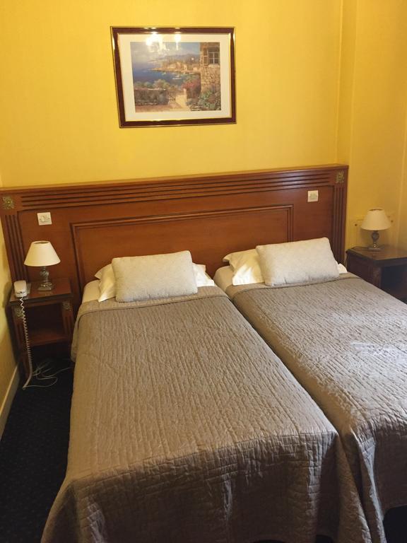 Hotel Courtonne Кан Екстериор снимка